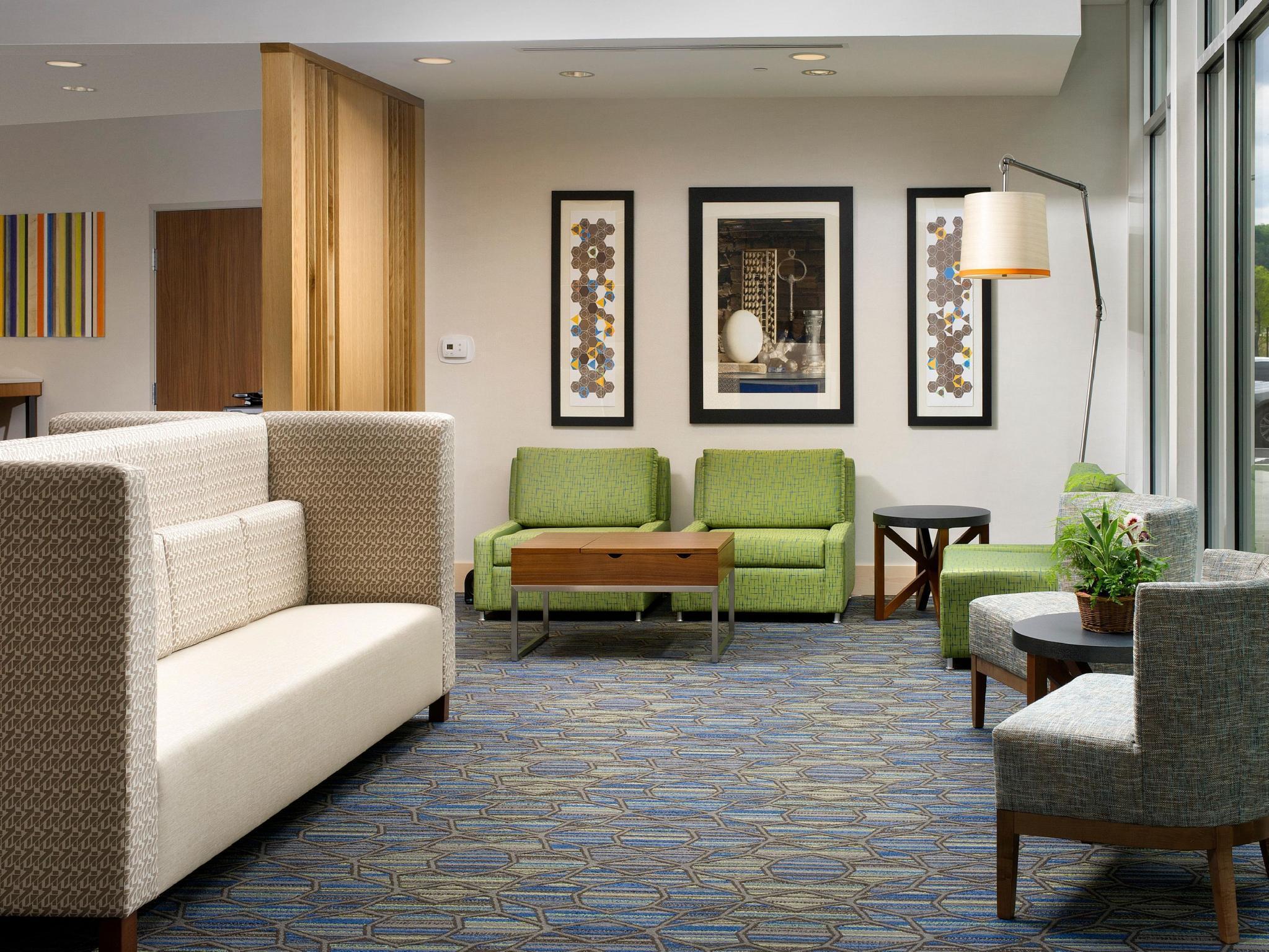 Holiday Inn Express & Suites By Ihg Altoona By Ihg Экстерьер фото