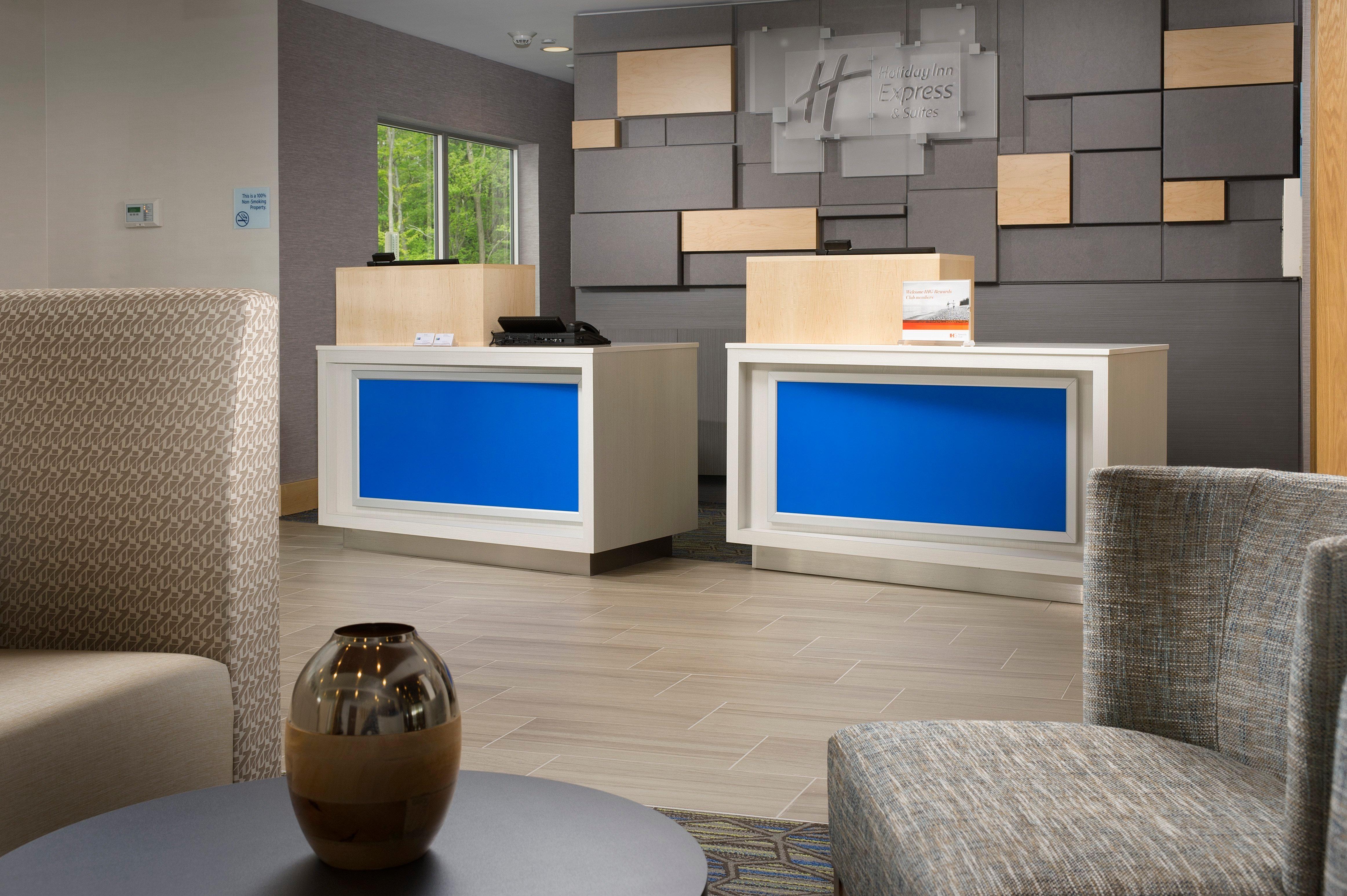 Holiday Inn Express & Suites By Ihg Altoona By Ihg Экстерьер фото