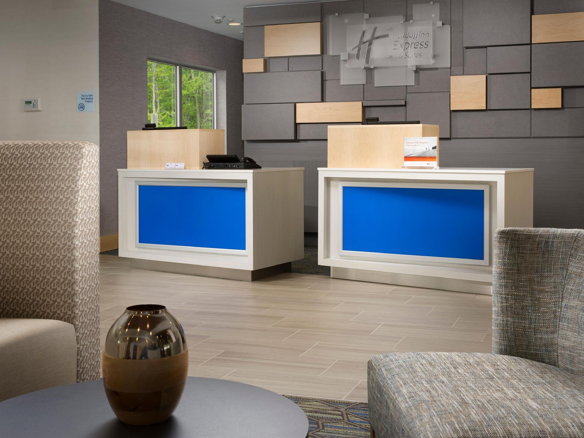Holiday Inn Express & Suites By Ihg Altoona By Ihg Экстерьер фото