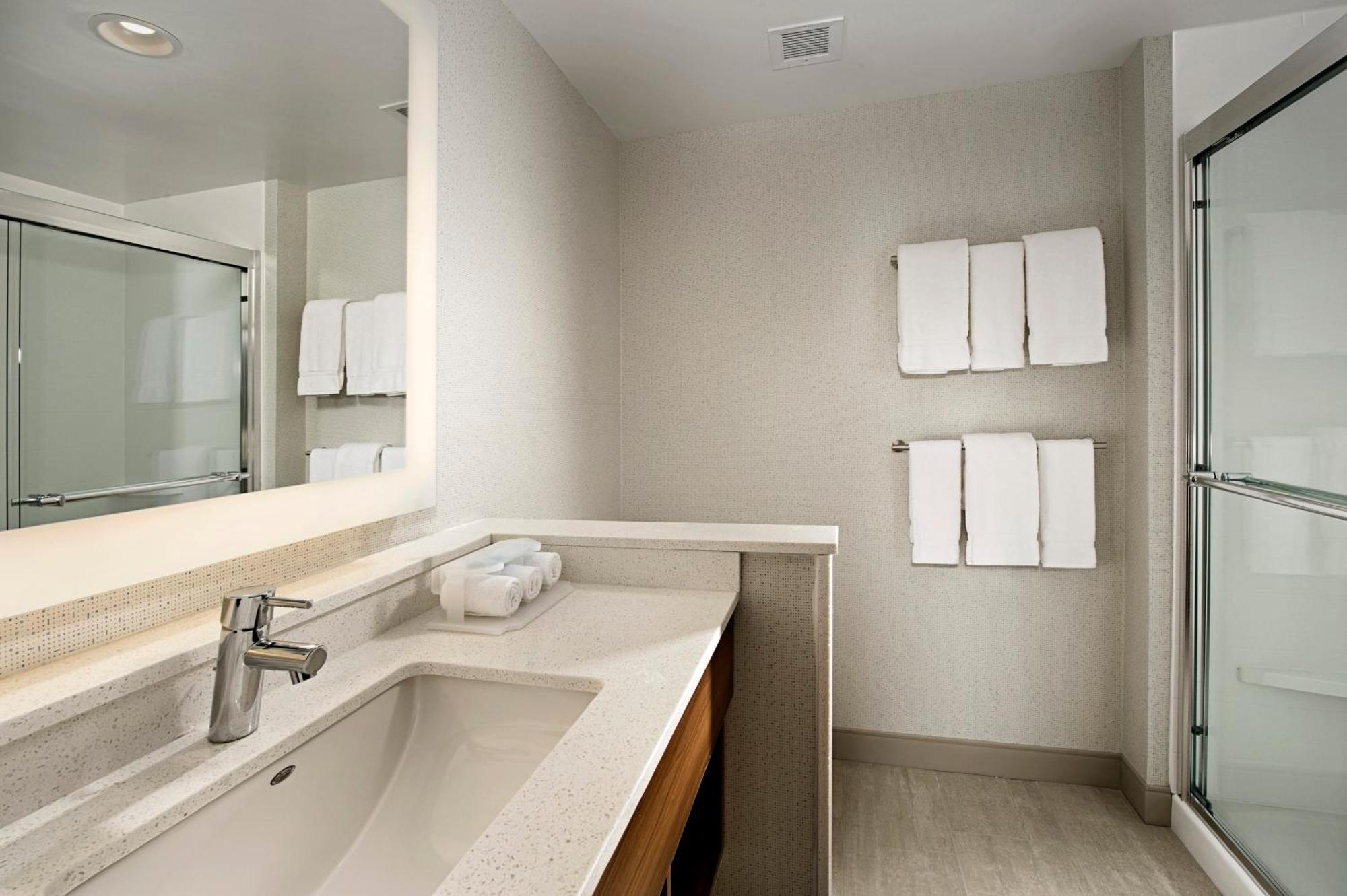 Holiday Inn Express & Suites By Ihg Altoona By Ihg Экстерьер фото